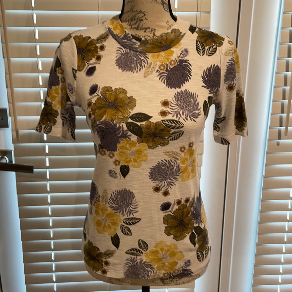 White floral Loft top